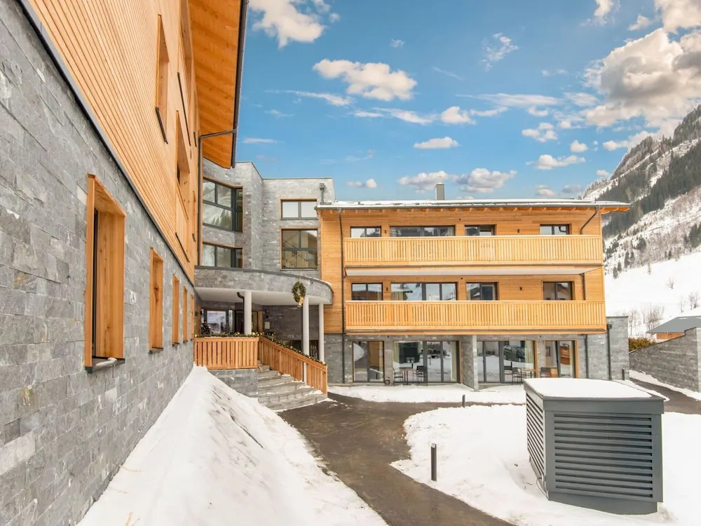 Golden Lodges Rauris Resort With ski Storage