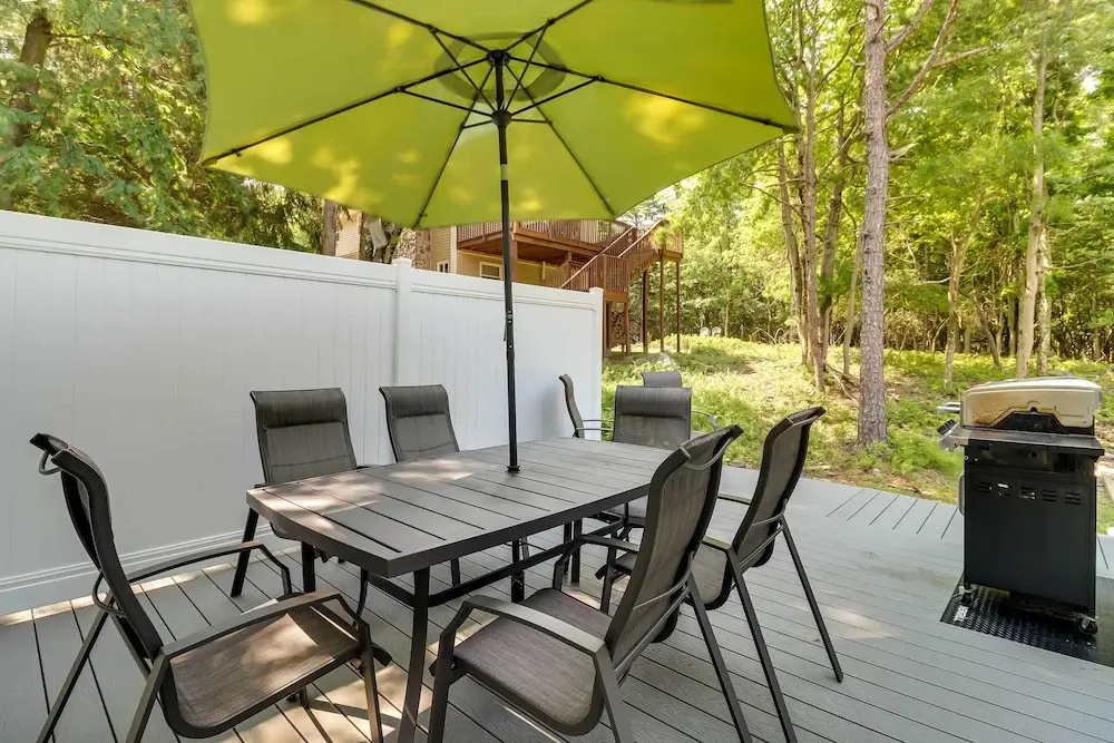 Blakeslee Home w/ Private Hot Tub, 5 Mi to Skiing!