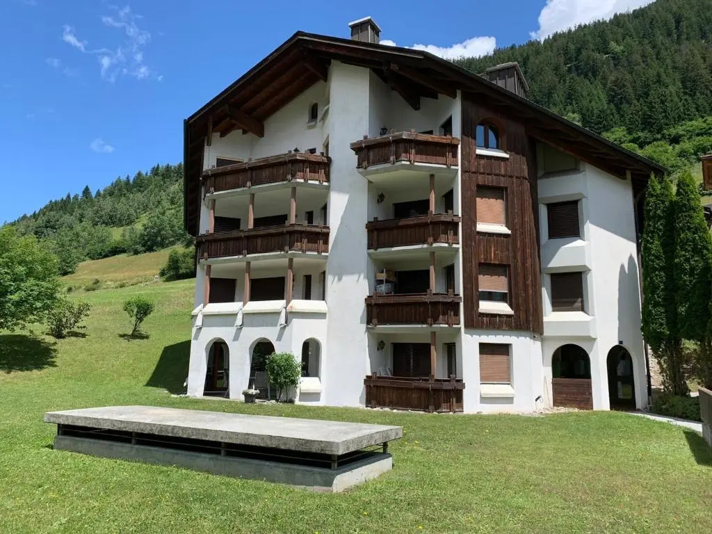 2 Bedrooms Apartment