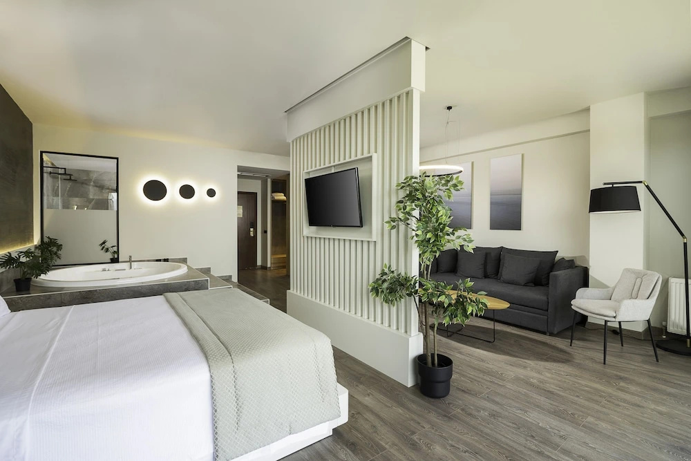 Double Suite with balcony (full double bed)