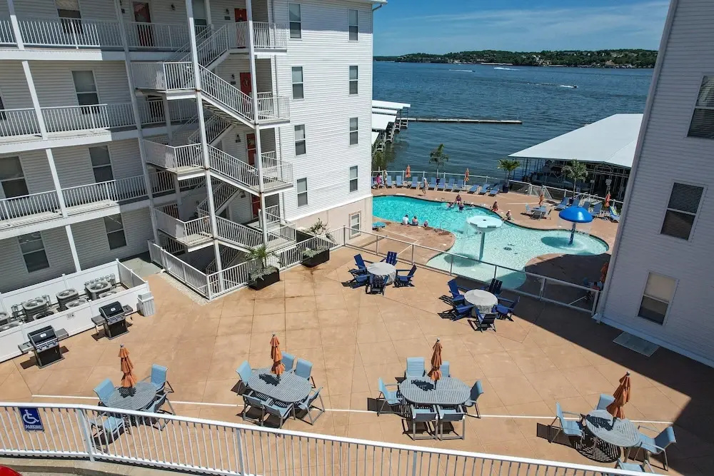 Island Life! Pool, Grilling Patio & Amazing Views!