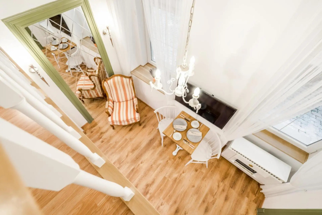 Provence Home - CityCenter, TV, Washer, Coffee-Tea