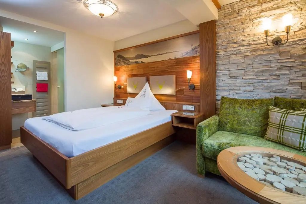 Standard Double room with balcony (full double bed)