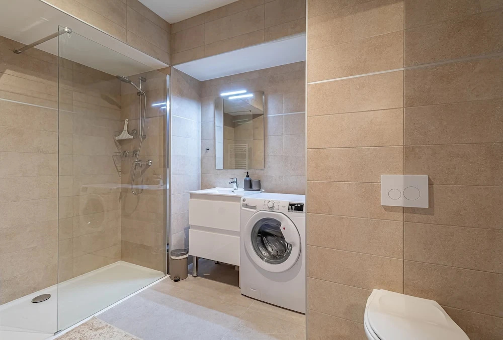 Voir la photo 2 — Superb new 2-room Apartment -parking Border Monac