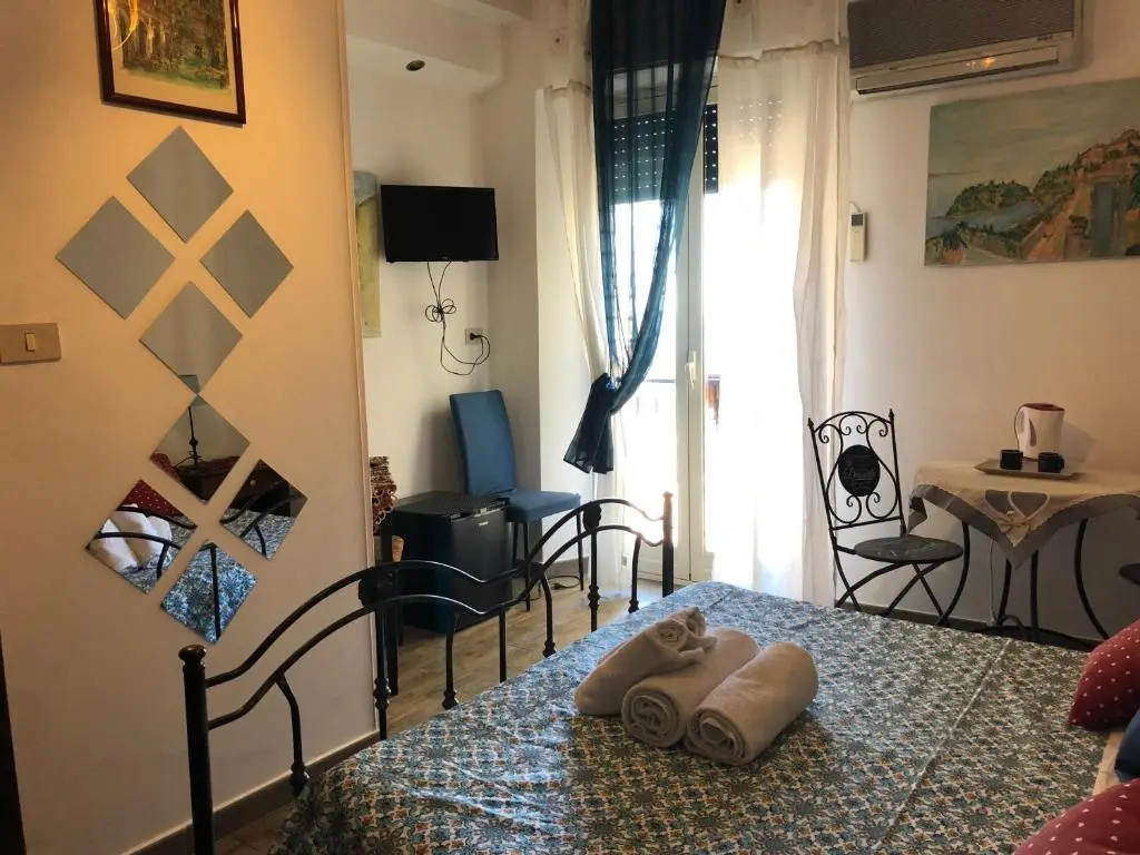 Standard Double room with balcony (full double bed)