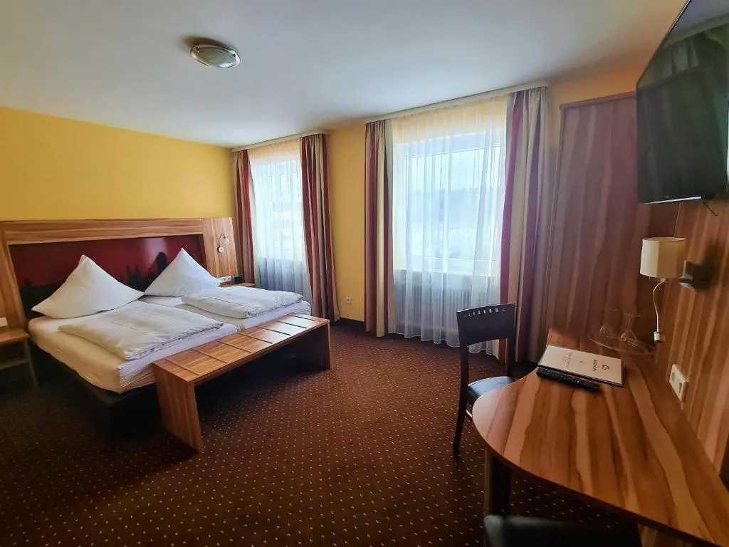Double room (full double bed)