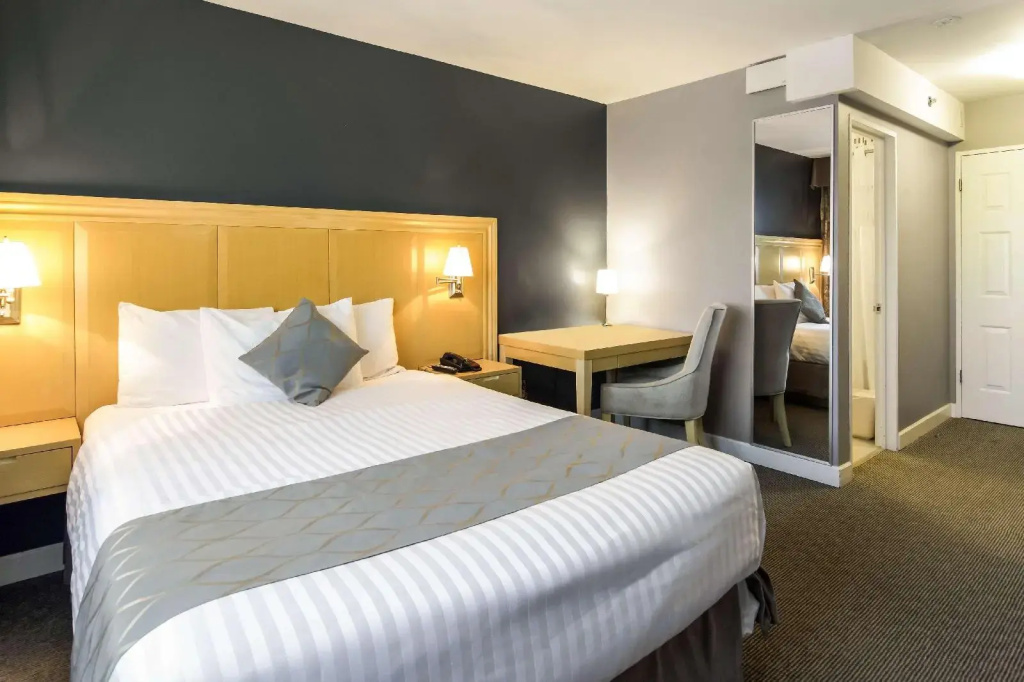 Red Lion Inn & Suites Abbotsford