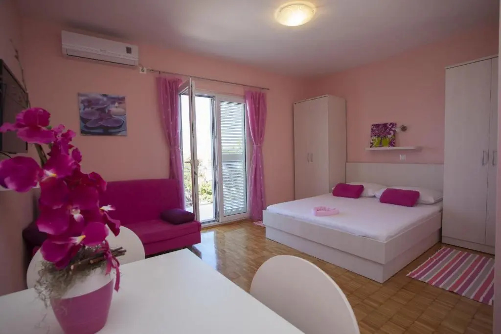 Studio with balcony and with sea view