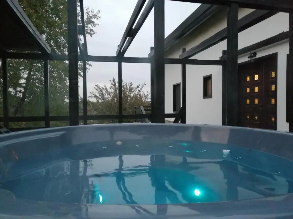 3 Bedrooms Cottage