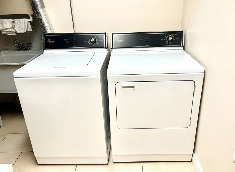 ART House Burnaby Two Bedrooms Suite - фото 13