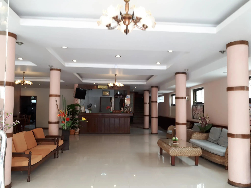 Lobby & Reception