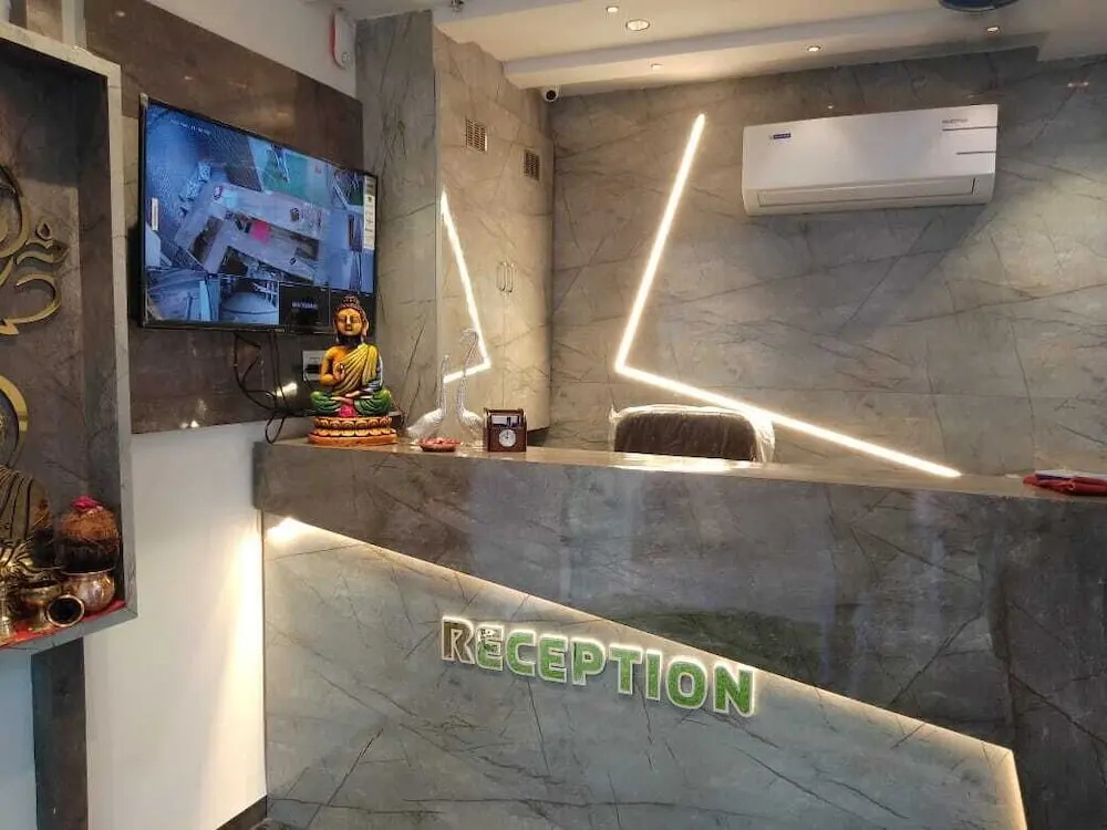 Lobby & Reception