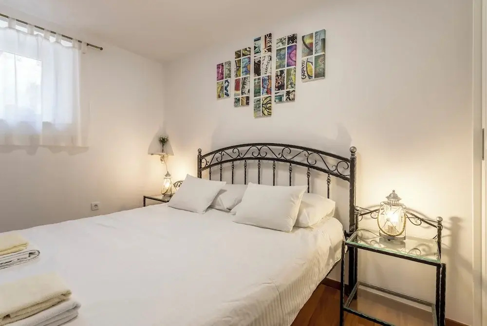 2 Bedrooms Classic Apartment