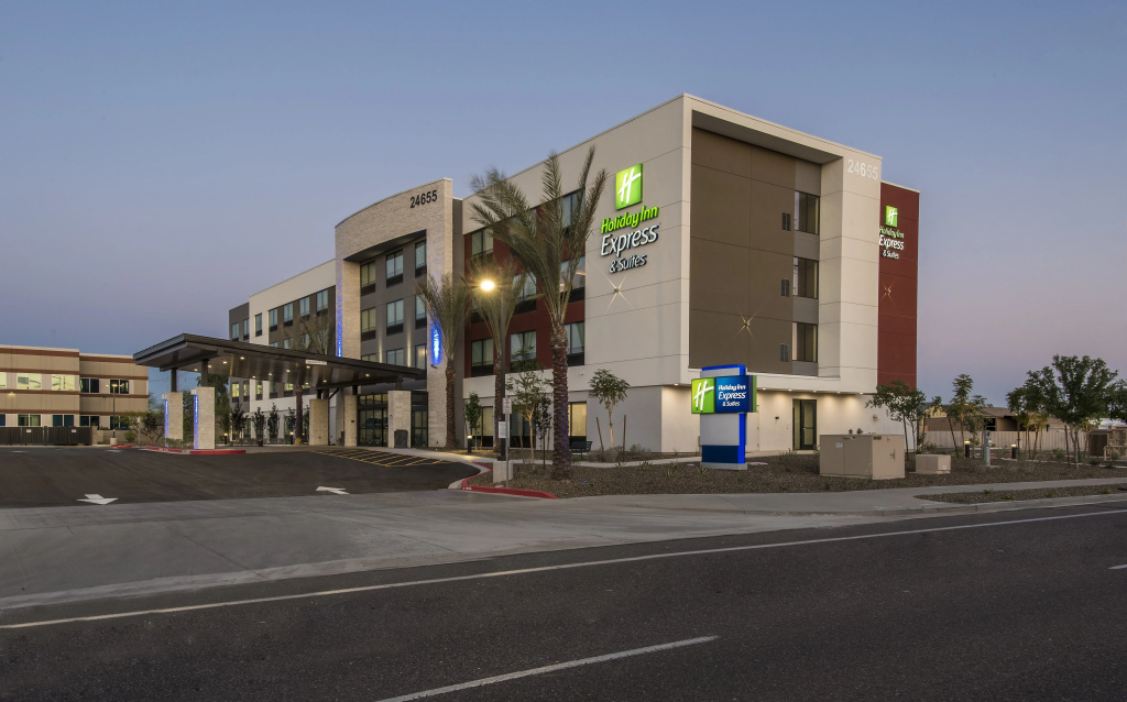 Holiday Inn Express & Suites Phoenix North - Happy Valley by IHG