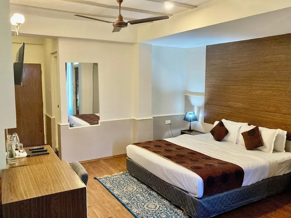 Executive Double room (full double bed)