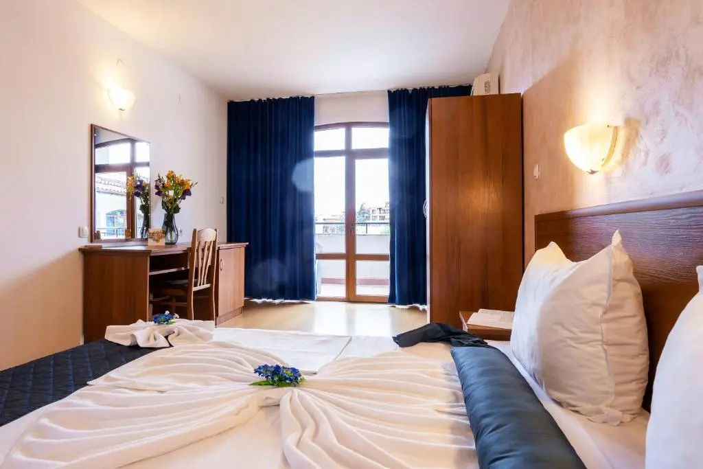 Standard Double room with balcony (full double bed)