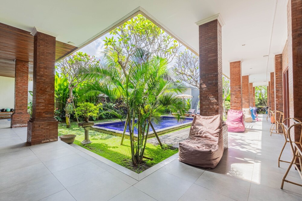 Frangipani House & Spa by Ecommerceloka — фото