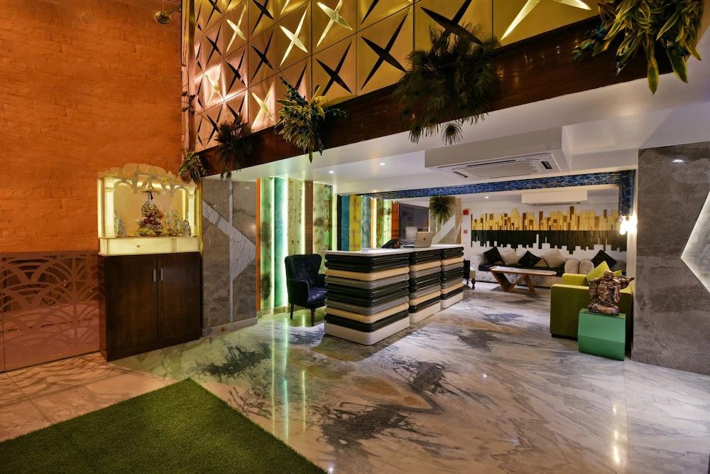 Lobby & Reception