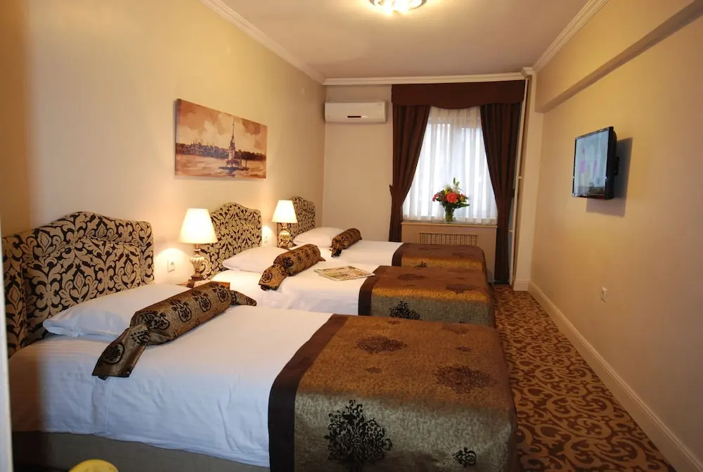 Standard Triple room with city view