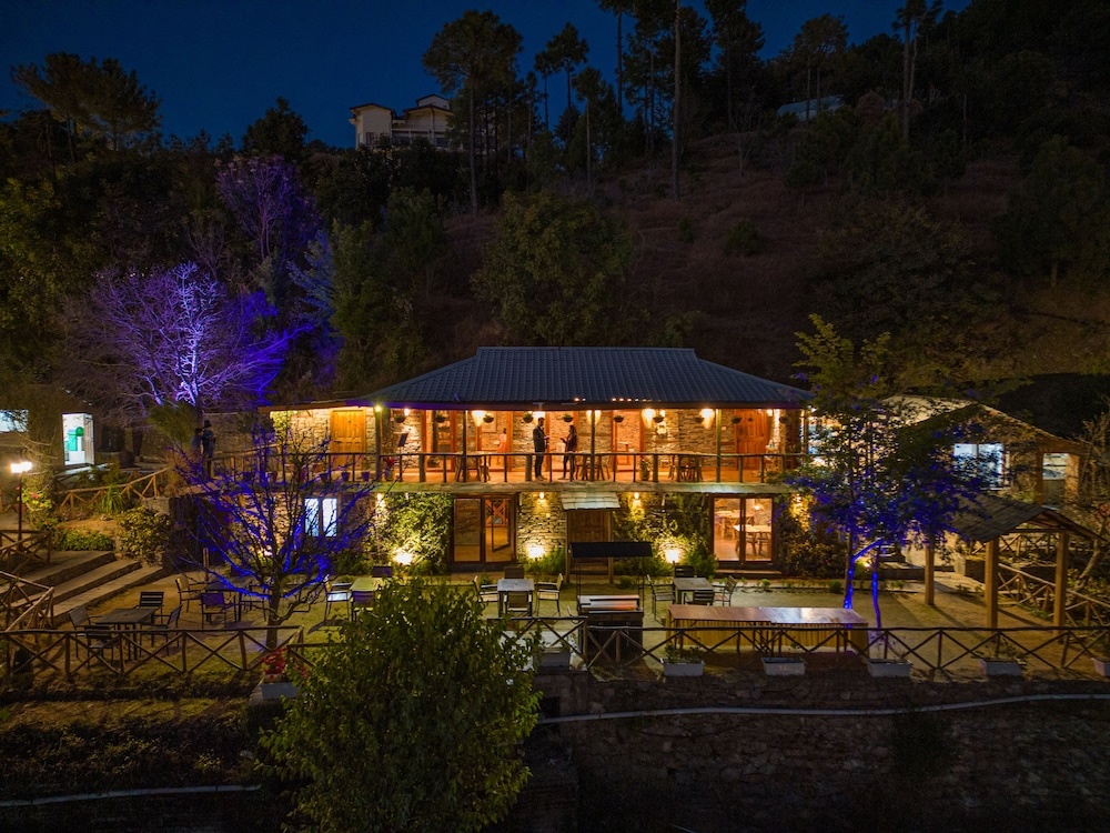 Five Star Hotel Apartment by The Manor
