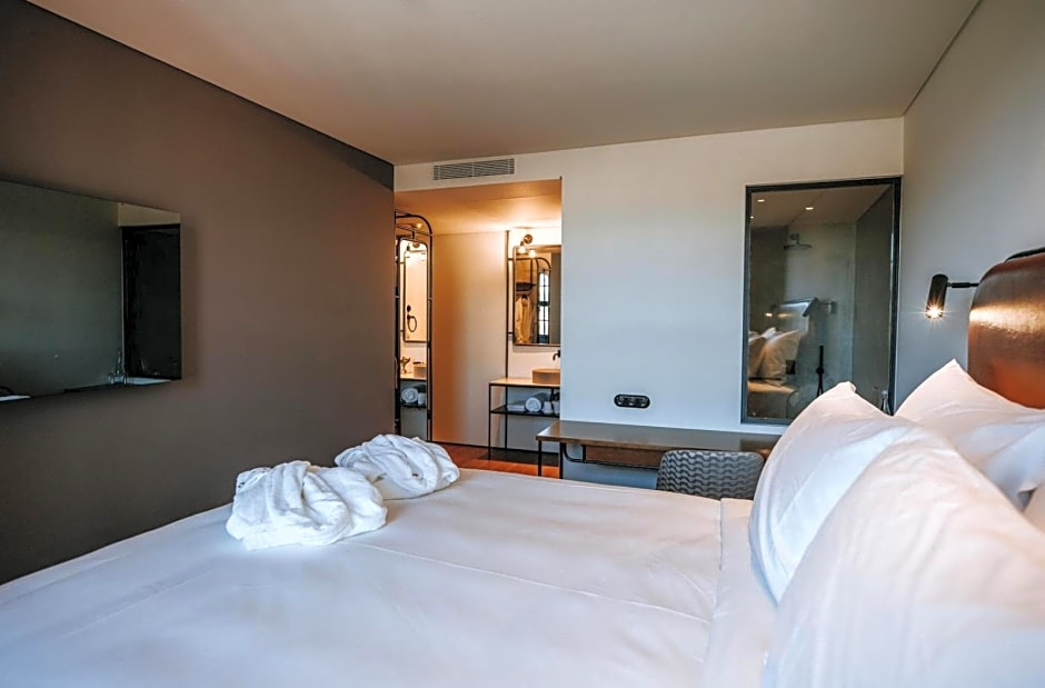 Superior room with river view