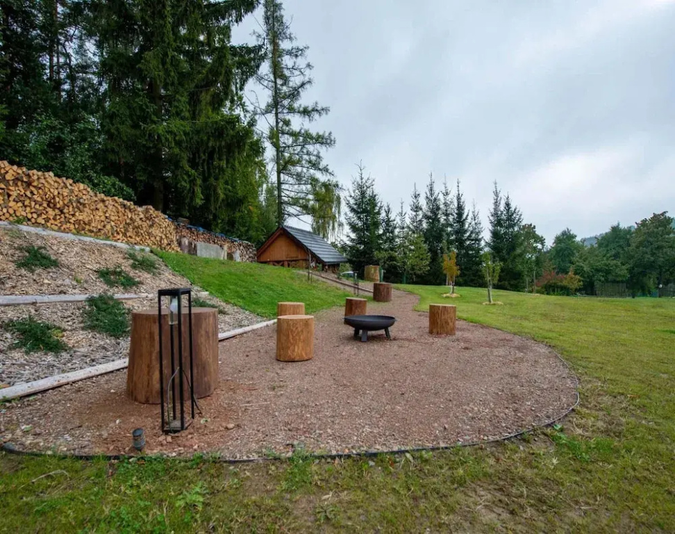 Apartment Near Pernstejn Castle in Smrcek
