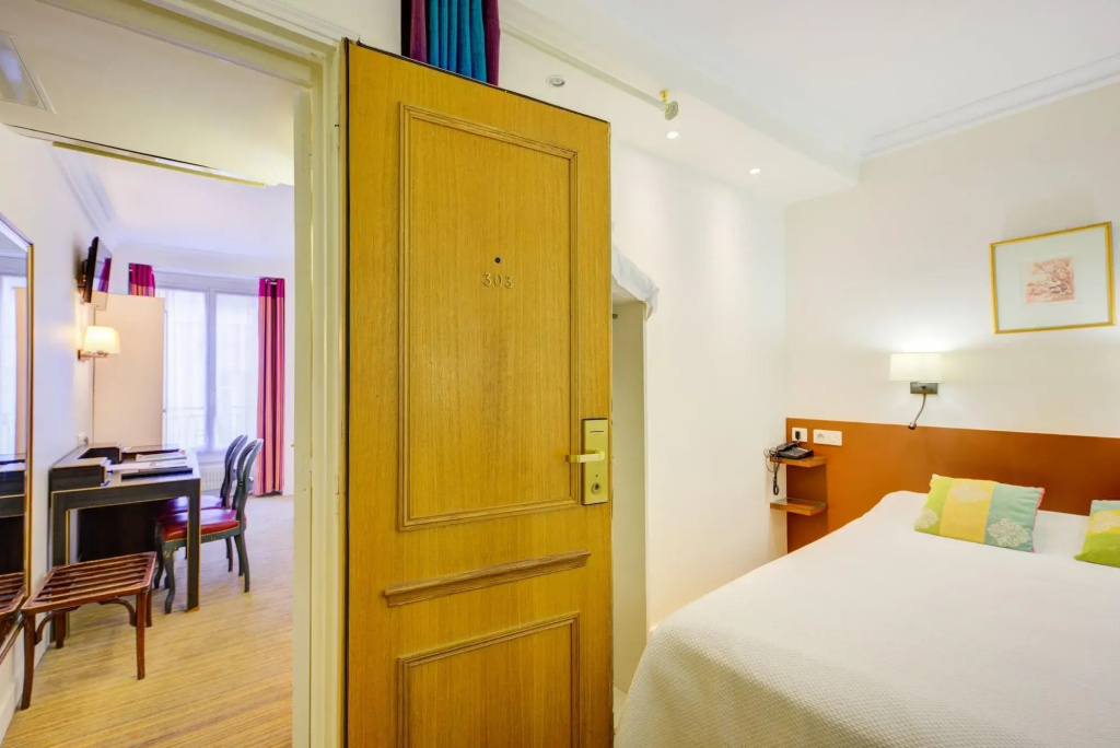 Отель Hôtel La Sanguine в Париже