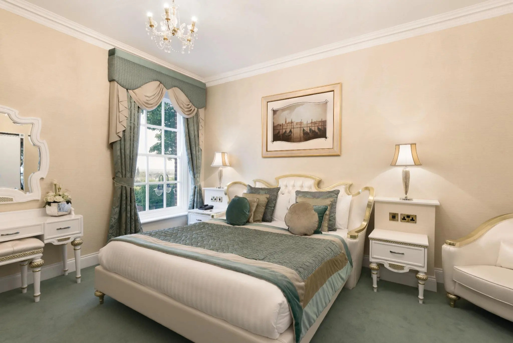 Executive Double room (full double bed)