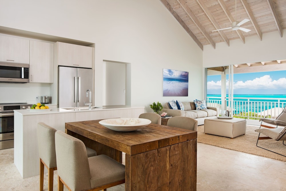 2 Bedrooms Suite with ocean view