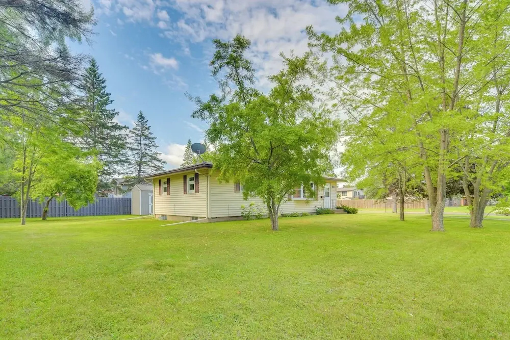 Sunny Cloquet Home - 2 Mi to St. Louis River!