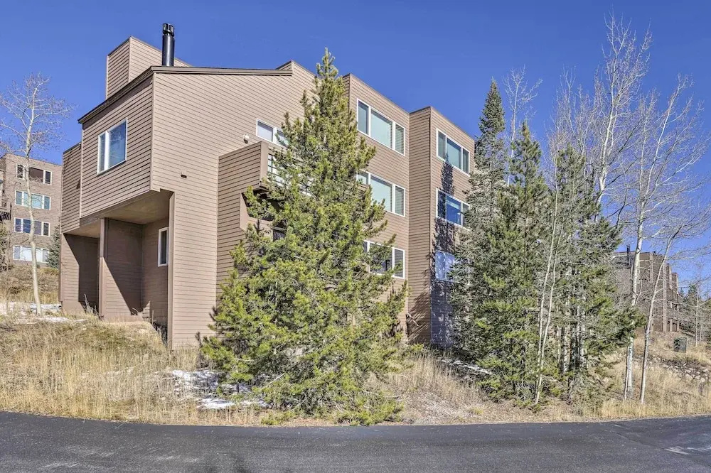 Condo w/ Views & Hot Tub Access in Silverthorne!