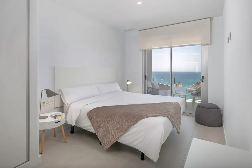 2 Bedrooms Premium Apartment with sea view