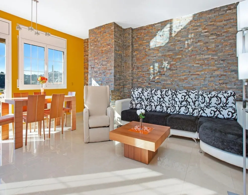 Beautiful Villa With Pool in Vidreres