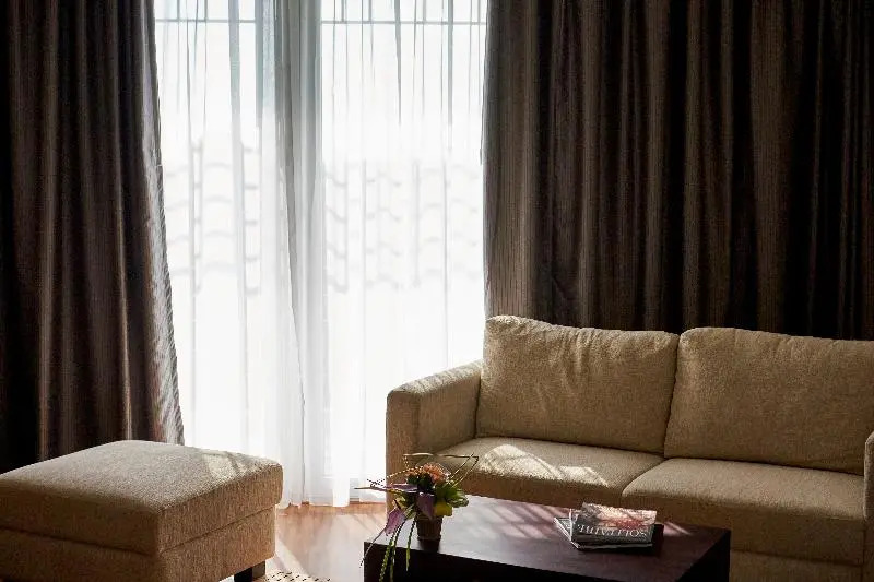 三臥室四人公寓，配有雙人床