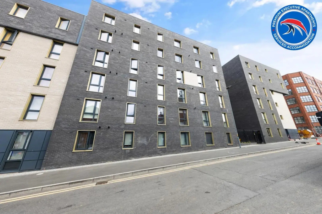 50 PERCENT OFF Monthly & 25 percent off Weekly Stays, Perfect for Business, Families, Relocations and Leisure - Book Today at Premium Executive Serviced Apartment Birmingham City Center - EastGate , 1 Bedroom Apt, Free WiFi