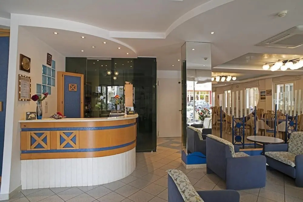 Lobby & Reception