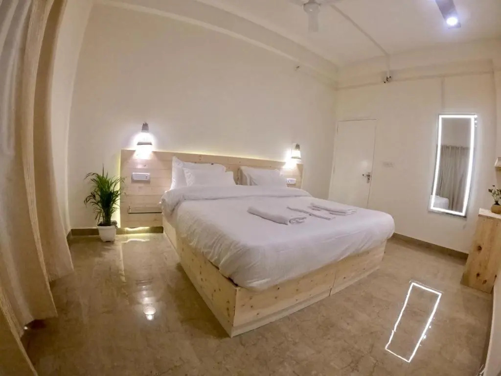 Standard Double room (full double bed)