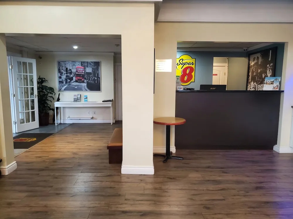 Lobby & Reception