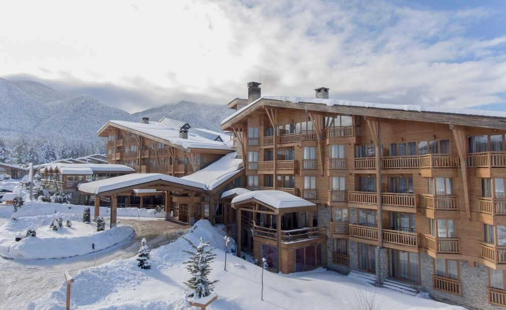 Pirin Golf Superior Apartments by SSVR