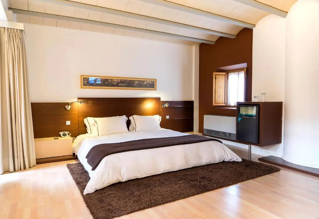 Double room (full double bed)