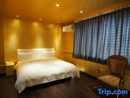 Standard Double room with street view (full double bed)