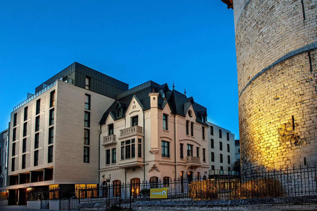 1 Bedroom Double Suite (full double bed)
