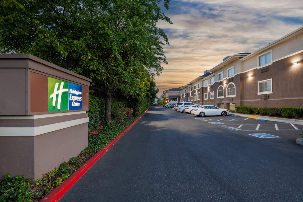 Holiday Inn Express & Suites Mountain View Silicon Valley by IHG