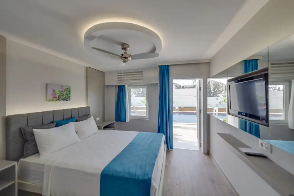 Standard Double room with balcony (full double bed)
