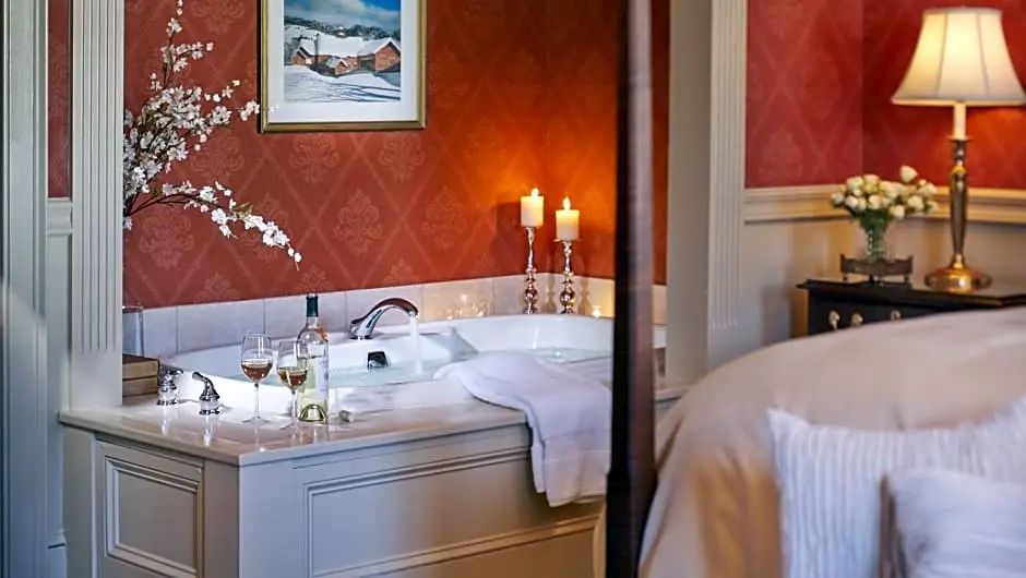 Double Suite (full double bed)