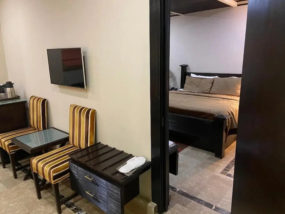 Deluxe Double room (full double bed)