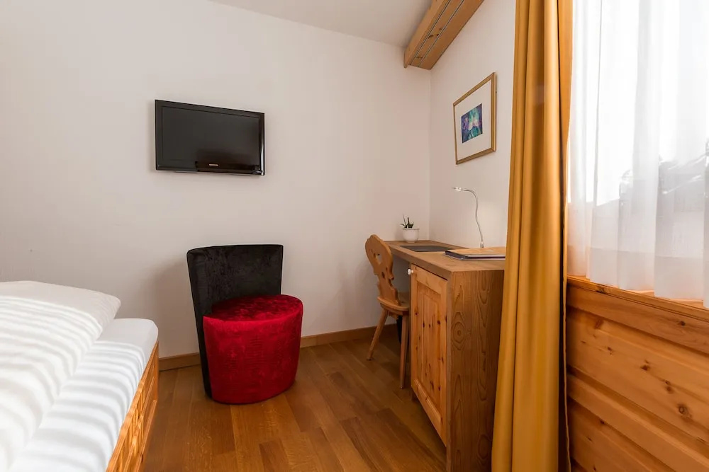 Standard Single room with river view (single bed)