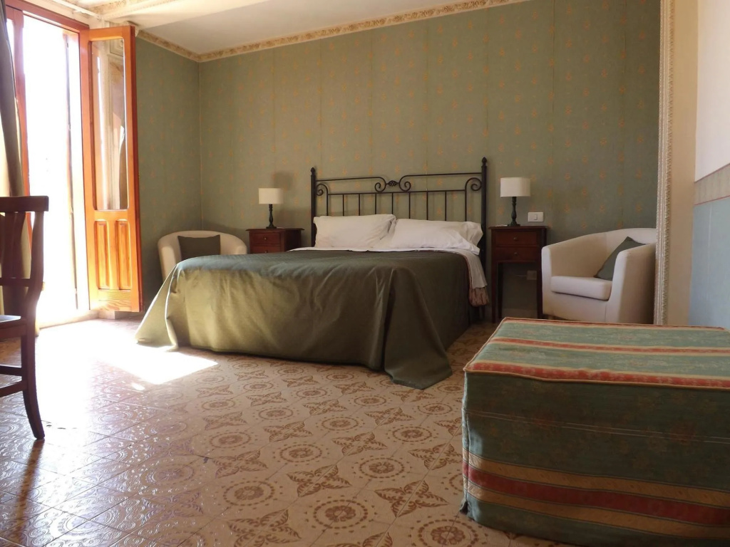 Neathon Rooms