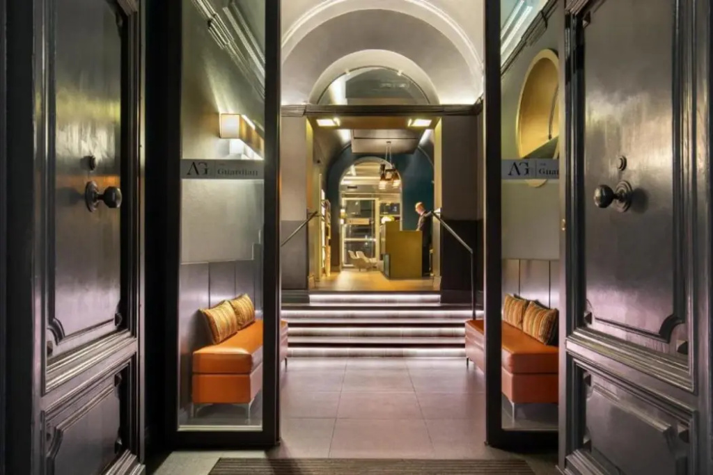 The Guardian Hotel - Général