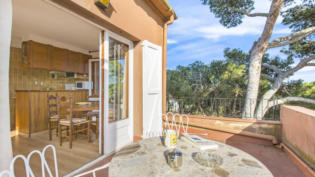 Can Benet Est. in Calella de Palafrugell